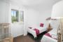 Twin bedded room in Whitehouse